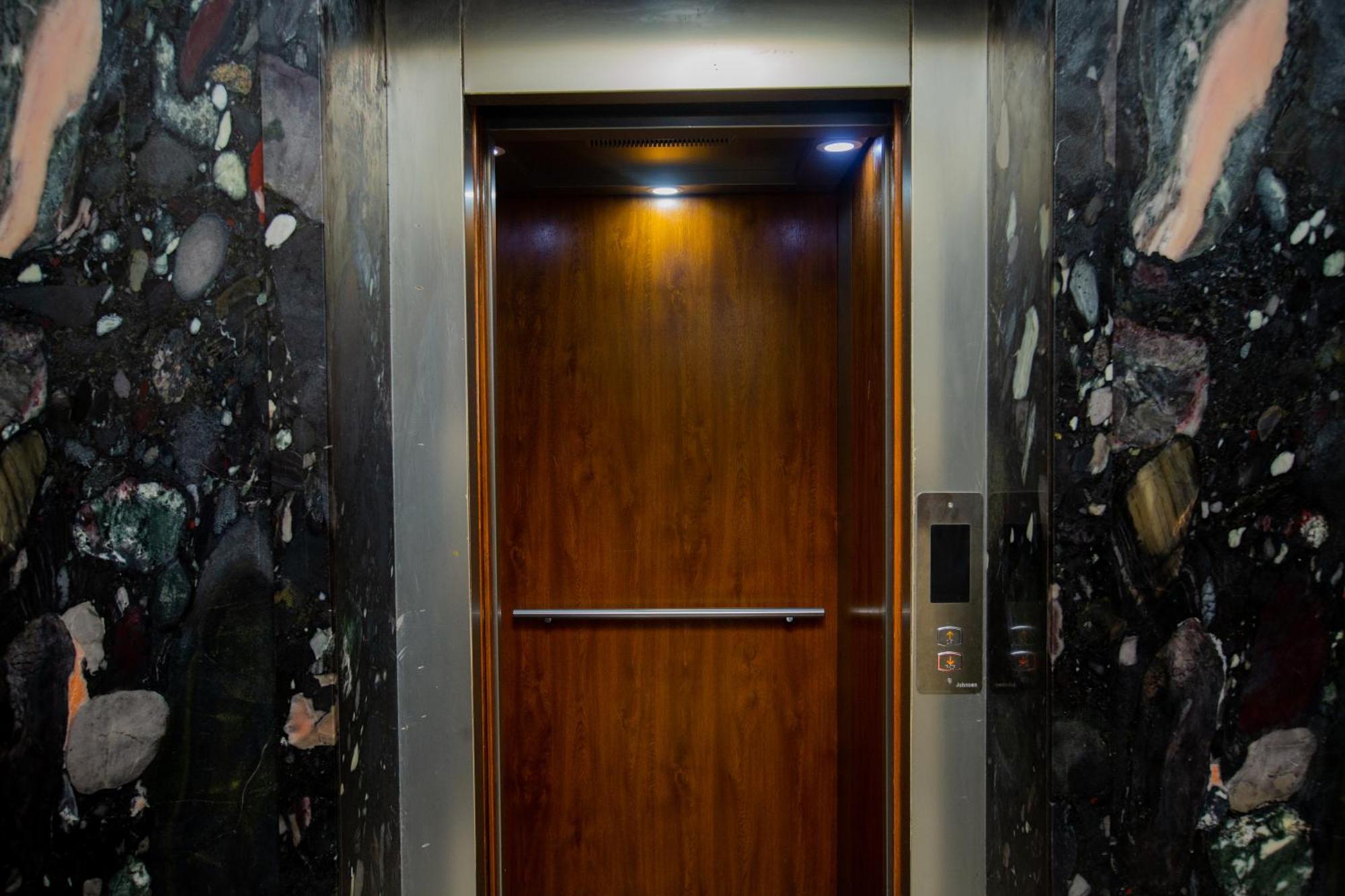 The Park Avenue Hotel - Business Class Hotel Near Central Railway Station Chennai Periyamet Dış mekan fotoğraf